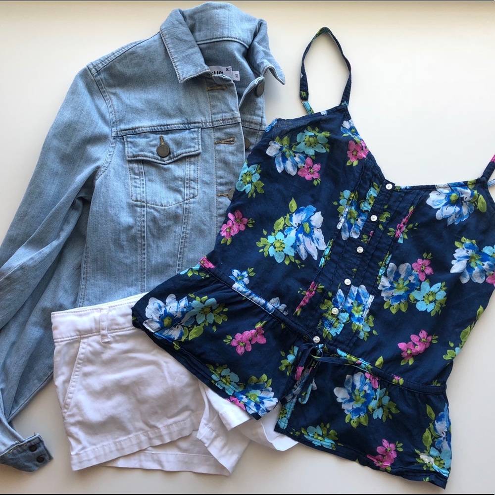 💐SALE! A&F Navy Blue Floral Tank Top 🌸